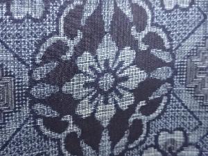 アンティーク　華紋織り出し本場正藍泥染大島紬着物(割り込み絣)